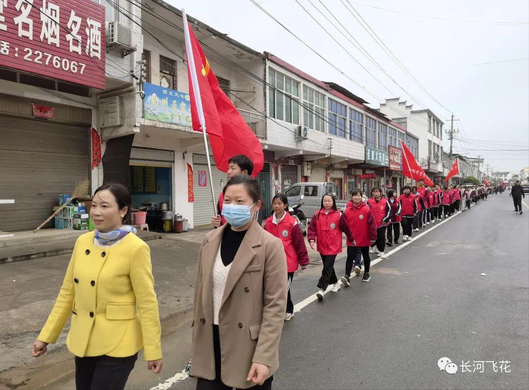 青山区初中新任领导推动教育创新，塑造未来领袖人才引领未来教育之路。